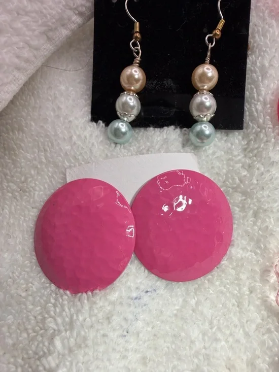 4 pairs of fun Pink Floral Pearl & Acrylic Earring Set for Women - Picture 5 of 5